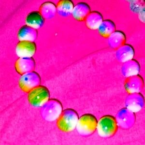 1 Beautiful Tie-dye Glass Beaded Stretch Bracelet NWOT